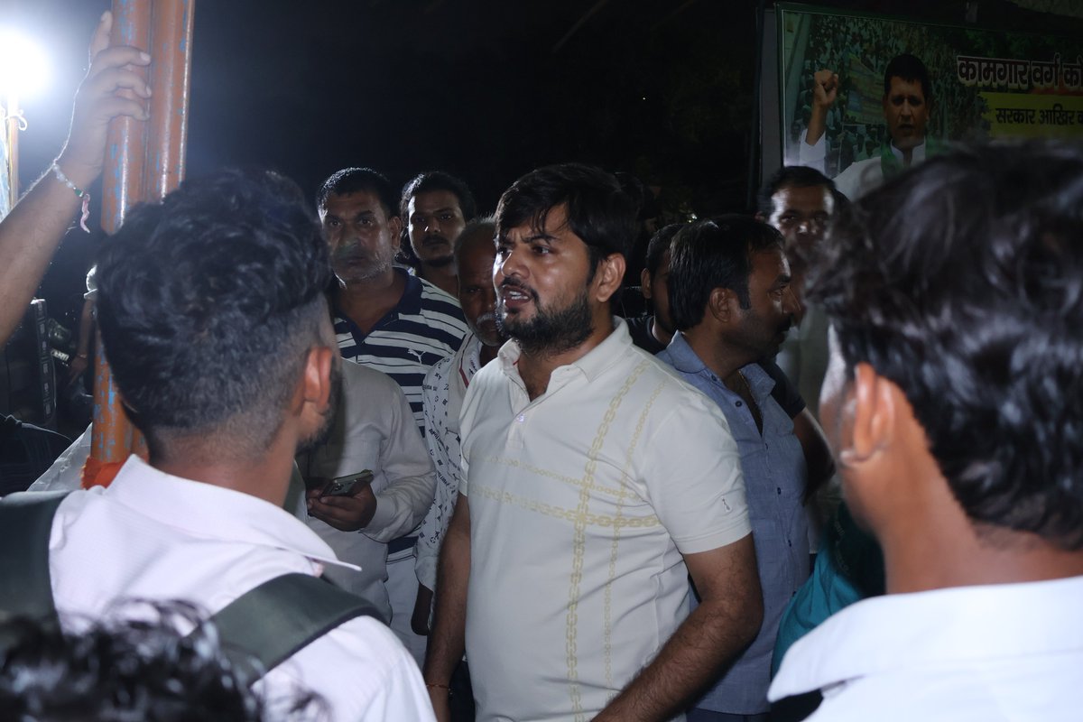 smanishkumar37's tweet photo. बिजली और पानी की सुविधा को लेकर नोएडा में हिंडन पुश्ता पार बसे लोगों की मांग पर संबंधित विभागों को स्थिति स्पष्ट करनी चाहिए। #NoidaBijliPaniDo @pahalvansukhbir @PMOIndia @CMOfficeUP @narendramodi @myogiadityanath @myogioffice https://t.co/xZ3fsnkQnG