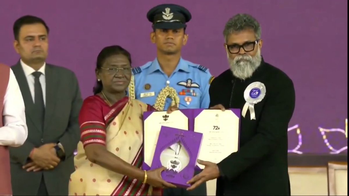 TheBunnyVas's tweet photo. A National Recognition for One of Indian Cinema’s Finest Talents. ❤️

My dearest #Sukku @aryasukku, super happy and incredibly proud of this phenomenal achievement for a film celebrated across India & around the world. You truly deserve this for the immense love you have for cinema and the way you constantly surprise audiences with your brilliant screenplays.

Best Screenplay for #Pushpa2 at the National Awards. Kudos to your vision, and wishing you even more success, madness & magic with your next ❤️‍🔥

#72ndNationalAwards #NationalAward