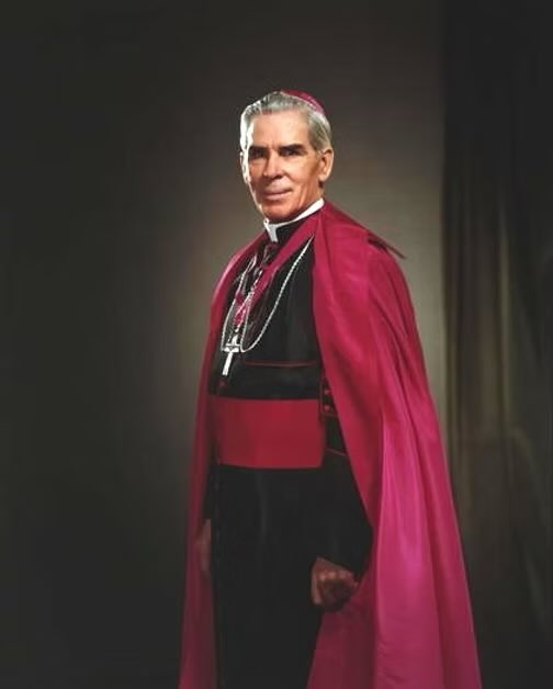 DavidPaternostr's tweet photo. A small thing I hope comes out of Fulton Sheen’s beatification is the return of capes. Not just for clergy, but for people in all walks of life. The world needs the cape’s AURA https://t.co/MXU4jmgIXy