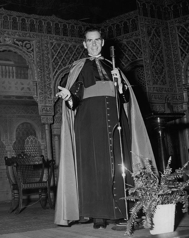 DavidPaternostr's tweet photo. A small thing I hope comes out of Fulton Sheen’s beatification is the return of capes. Not just for clergy, but for people in all walks of life. The world needs the cape’s AURA https://t.co/MXU4jmgIXy