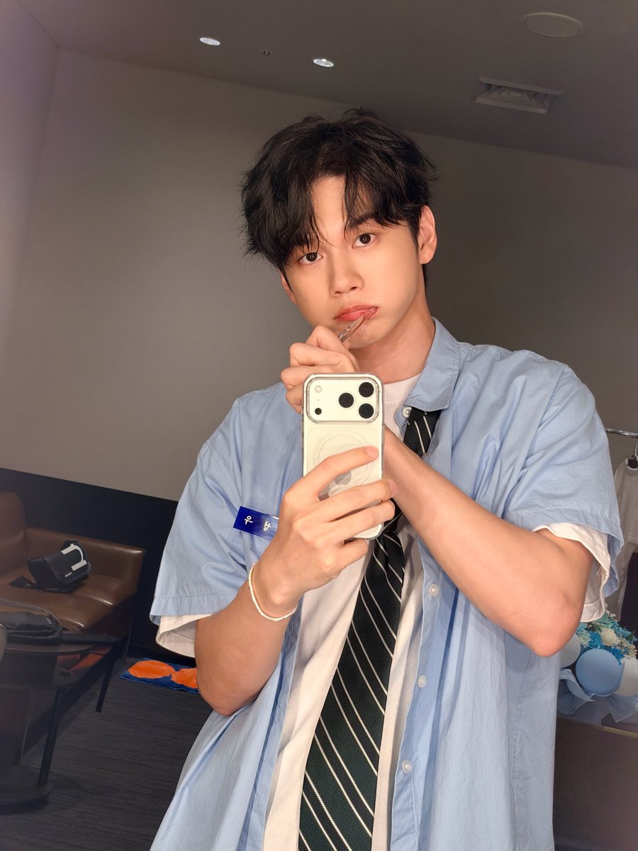 ongepics's tweet photo. [💌] 260923 11:49PM KST 

✨ *photos*
✨ i was so happy again today thanks to my welos and i got so much energy from you☺️ thank you always~~~🫶🏻 https://t.co/m96UMLDWJ9
