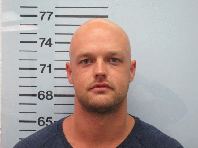 SwagKellyburnr's tweet photo. Grand larceny 
Fleeing +eluding
Distribution of a controlled substance 
Wonder if our pal jarred from velevet ditch knows anything about bad drugs?
Heard the bills are high over there at VD, wonder if all those underage girls bar tabs can keep up or are we back to our old ways? https://t.co/xieMQeFjtM