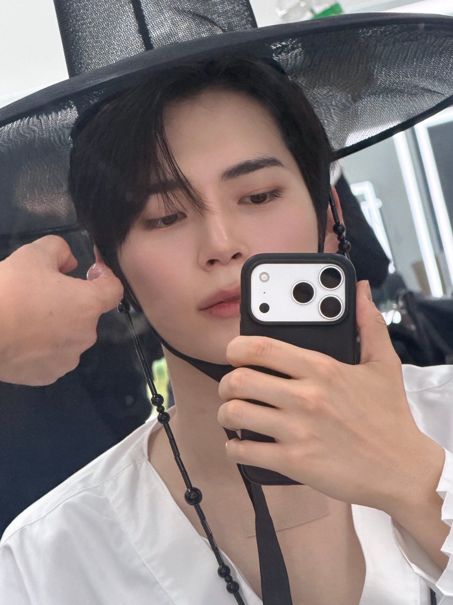hamniiinii's tweet photo. 진짜ㅈㄴ잘생겨서말안나와….
와중에선비컨셉이라고타투가린거제발 ㅜㅜ https://t.co/zYdL4W59fw