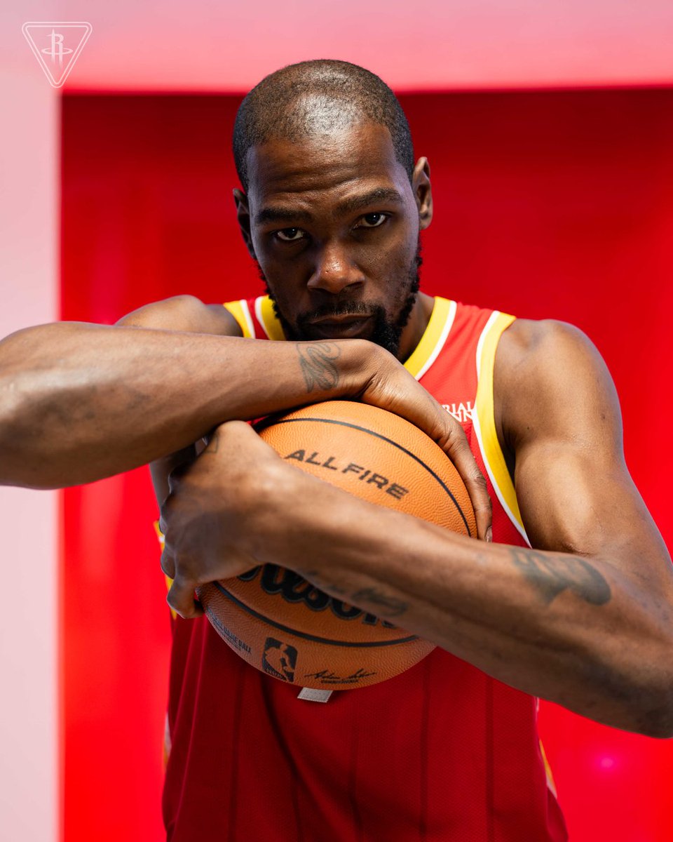 HoustonRockets's tweet photo. new flicks just dropped 📸 https://t.co/yxWrxVmNAn