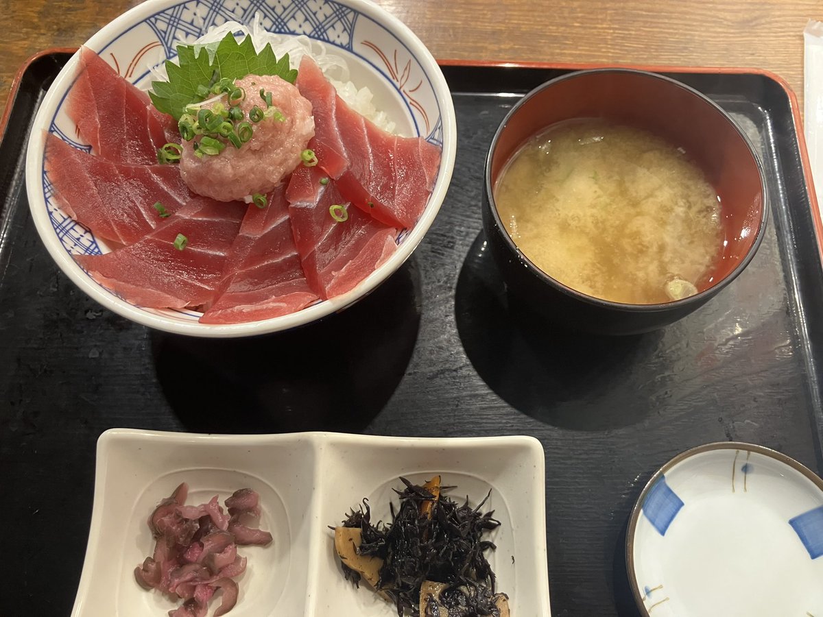 septbridge's tweet photo. 昼にみんなで集まってご飯
エアビーの宿に着いて飲み花火スマブラでとても楽しい2日間でした https://t.co/Zc7kYA1PG7