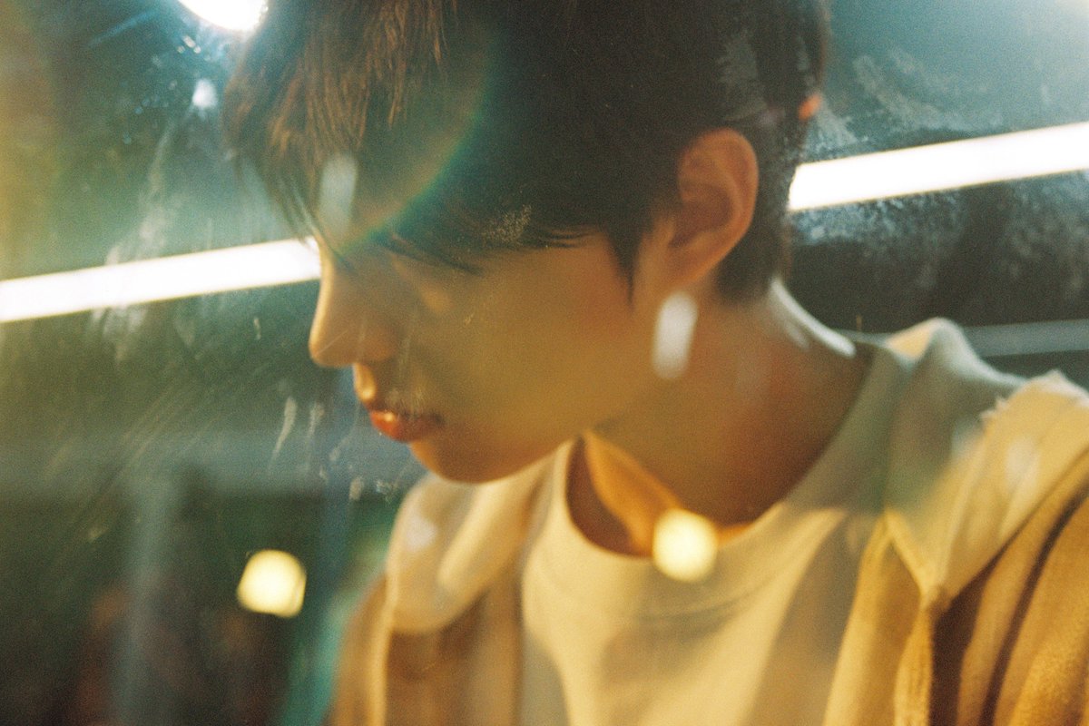 kickflip_jype's tweet photo. 미완성 MV Photo 🚌🚏

KickFlip The 5th Mini Album "KICK OFF THE WALL Pt. 1"
2026.10.06 6PM (KST) Release!

Pre-save &amp; Pre-add : https://t.co/I7T5LNBRJF 

#KickFlip #킥플립
#KICKOFFTHEWALL_Pt1 
#미완성 #Puzzle_Piece
#주왕 #Juwang https://t.co/G4hrwjv2Vb