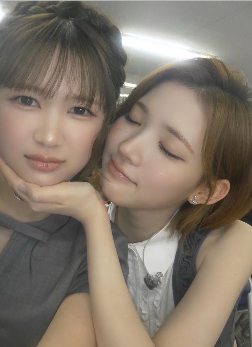 ckone2_'s tweet photo. 오늘은 특별히 언니에게 애교를 부려볼거에요

언니가 자꾸 저한테 아궁빵을합니다 도와주세요 https://t.co/1Y5V81WGhG