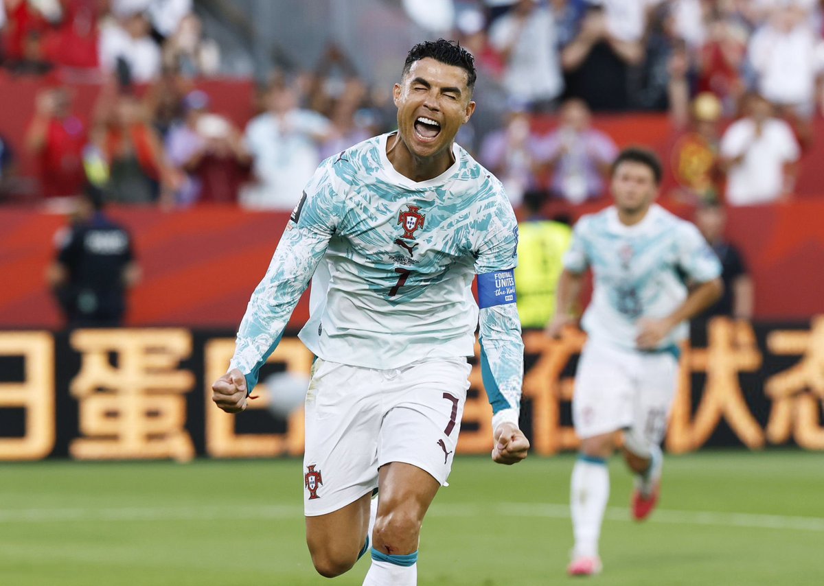 ActuFoot_'s tweet photo. 🚨 Cristiano Ronaldo 🇵🇹 : « MES OBJECTIFS, CE SONT LES 1.000 BUTS ET GAGNER LA NATIONS LEAGUE. »  🐐

🎙️ conf. de presse https://t.co/pqHzX2p0iu