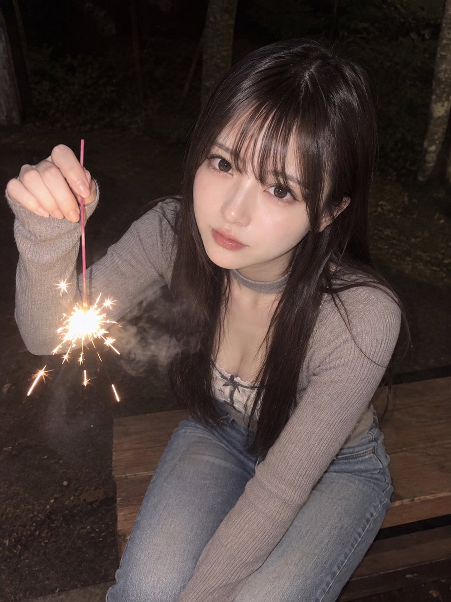 mio_day_'s tweet photo. 今年最後の花火🎇

#AI美女 https://t.co/GSVcZ4hFPS