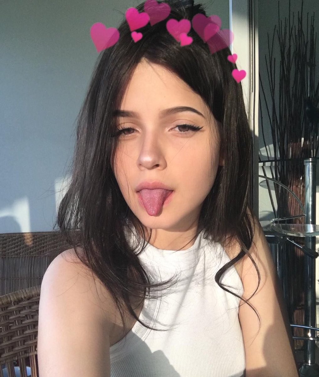 LoganJacks6c's tweet photo. why do i have to be scared that my father is going to shoot me? https://t.co/0ryrUukmBp