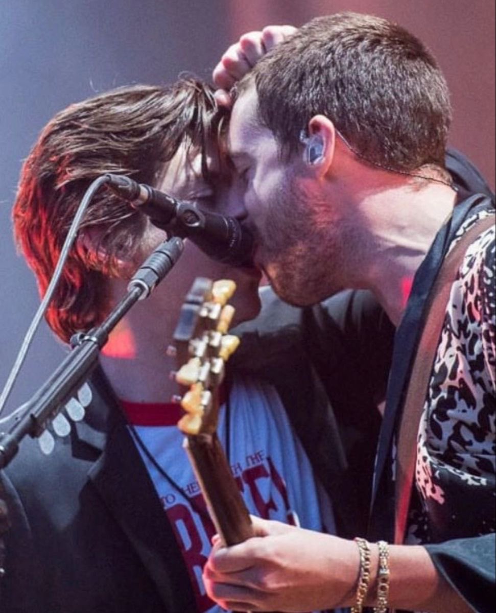 miracleligner's tweet photo. congratulations alex turner! https://t.co/Xj6aTrVwMh