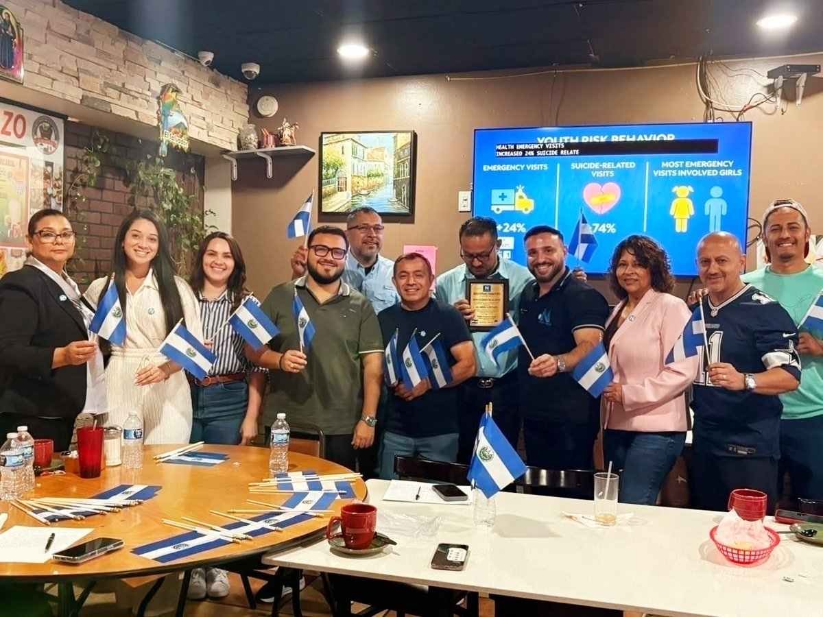 JersonAmayaSV's tweet photo. Un momento muy ameno junto a nuestra querida diáspora salvadoreña en Dallas. 🇸🇻🇺🇸💙

Siempre es bonito encontrarnos y compartir ese amor por nuestra tierra.

@NayibBukele
@XZablah
@ECastroES
@NuevasIdeas https://t.co/oSQwMSNCHt