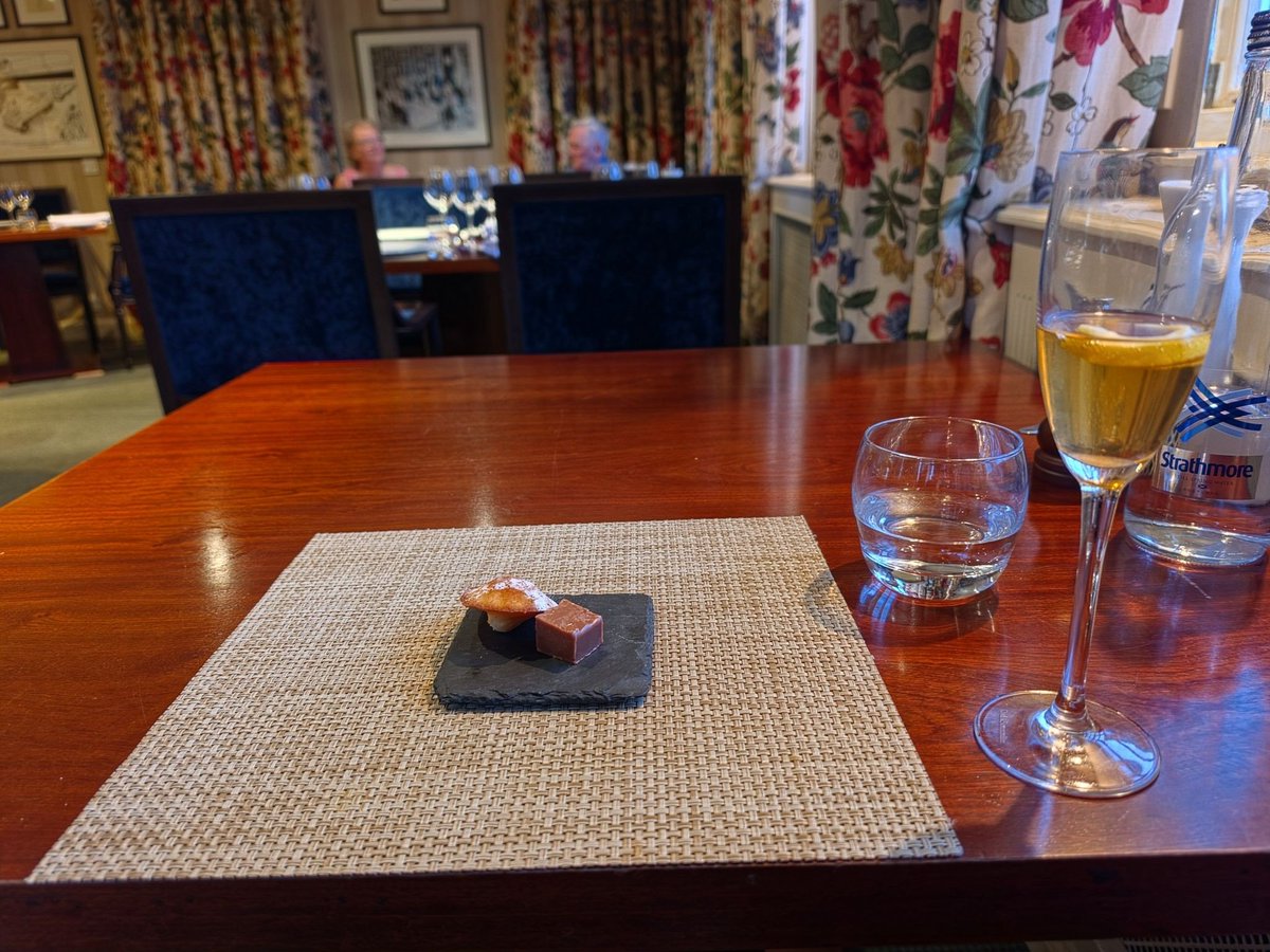 RuxtonLily's tweet photo. Mignardises:
Madeleine &amp; Chocolate Fudge

@Greywalls_Hotel 
https://t.co/Cu0mUmjQGs
https://t.co/gZ86HU5Dp7
note:
post contains a photo from the venue and an AI edited image. https://t.co/EMarHFWiq9