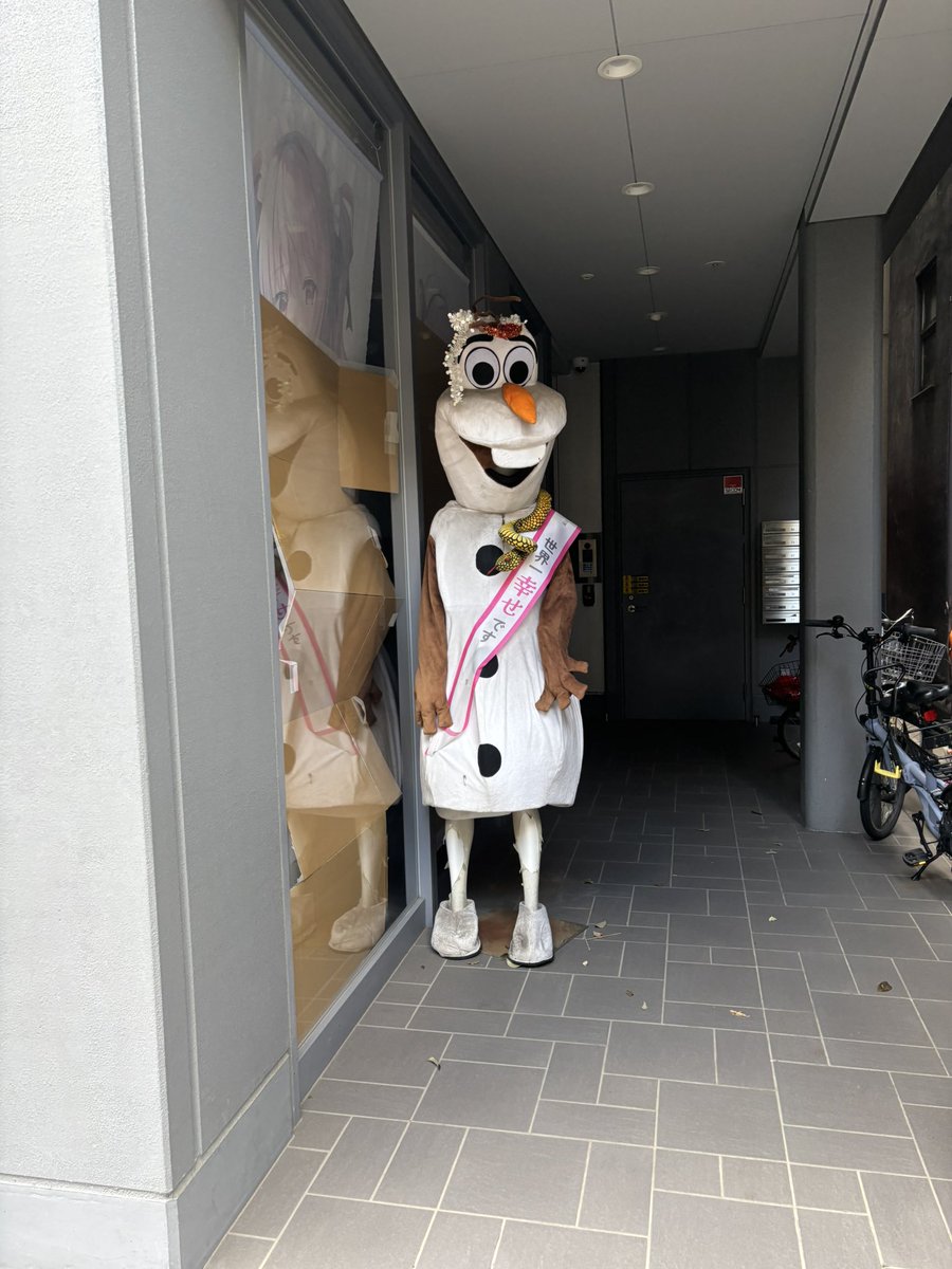 InuHiromitu's tweet photo. このオラフマジで怖い
夜とか見たら気を失う https://t.co/pcrgWfNcaQ