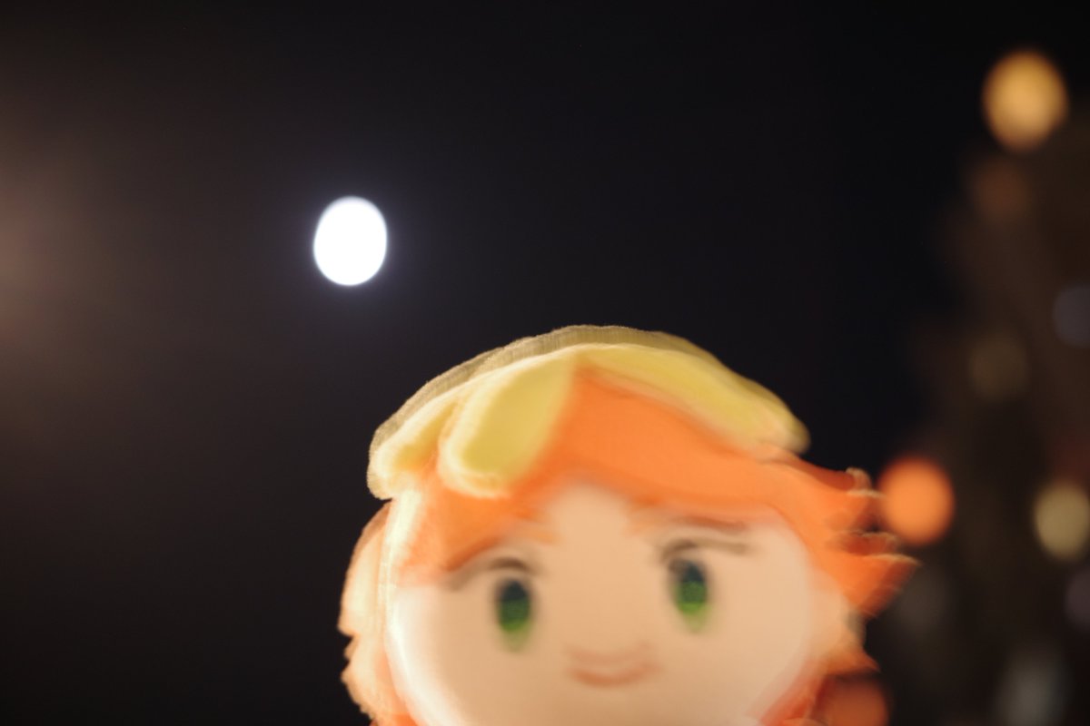 LANTT__03's tweet photo. 用夜晚散步美照混發失敗的月亮合照 https://t.co/airl8zdocI
