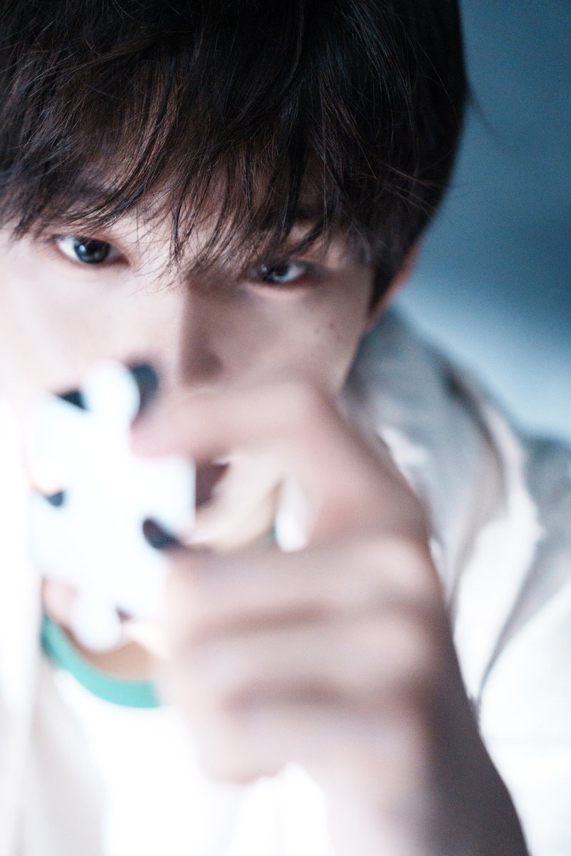 kickflip_jype's tweet photo. 미완성 MV Photo 🧩🏙️

KickFlip The 5th Mini Album "KICK OFF THE WALL Pt. 1"
2026.10.06 6PM (KST) Release!

Pre-save &amp; Pre-add : https://t.co/I7T5LNBRJF

#KickFlip #킥플립
#KICKOFFTHEWALL_Pt1 
#미완성 #Puzzle_Piece 
#케이주 #Keiju https://t.co/QIaiQrgkBl