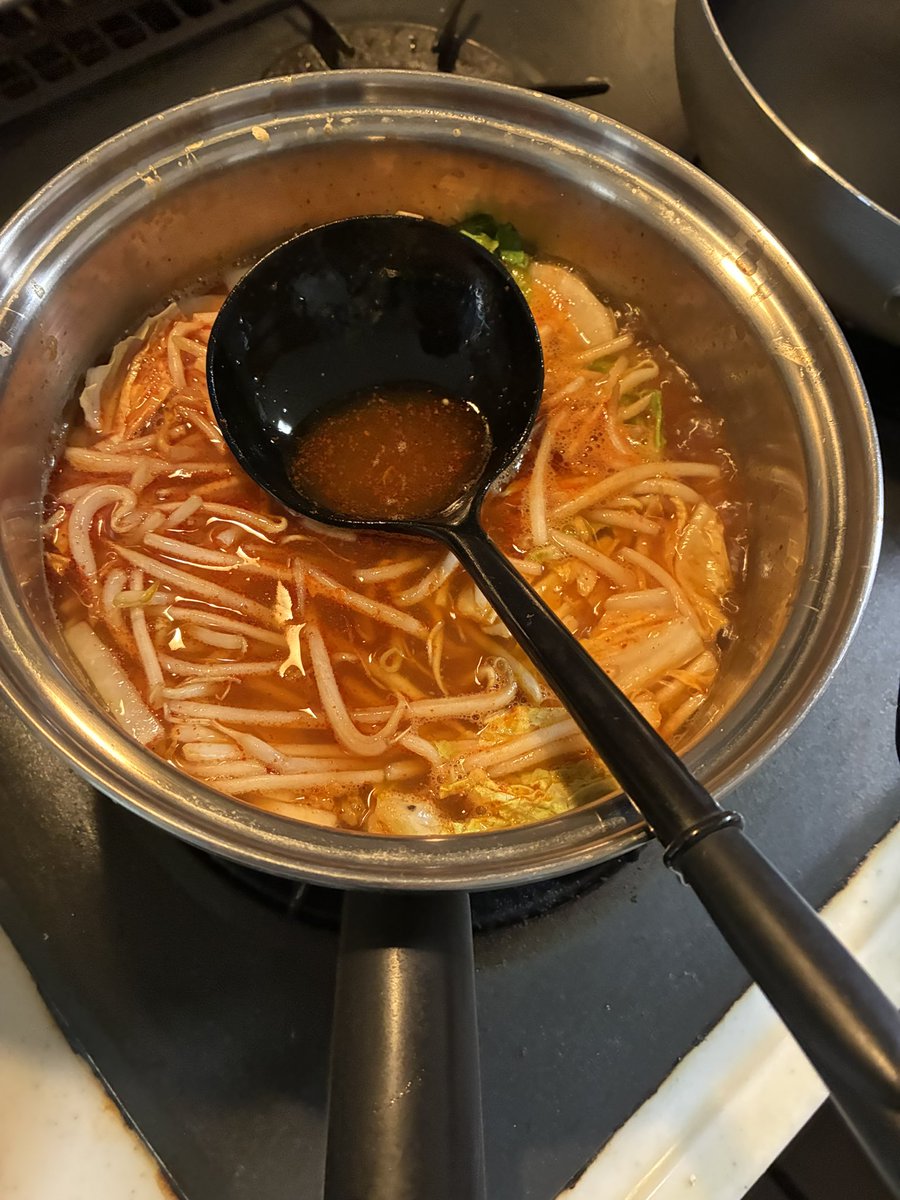 himajin_s_4's tweet photo. 久々の自炊記録
冬が近いねキムチ鍋が美味い季節
ちなみに自炊をしてない訳でなくめんどくさいので撮ってないだけ https://t.co/1mMYzUvsKV