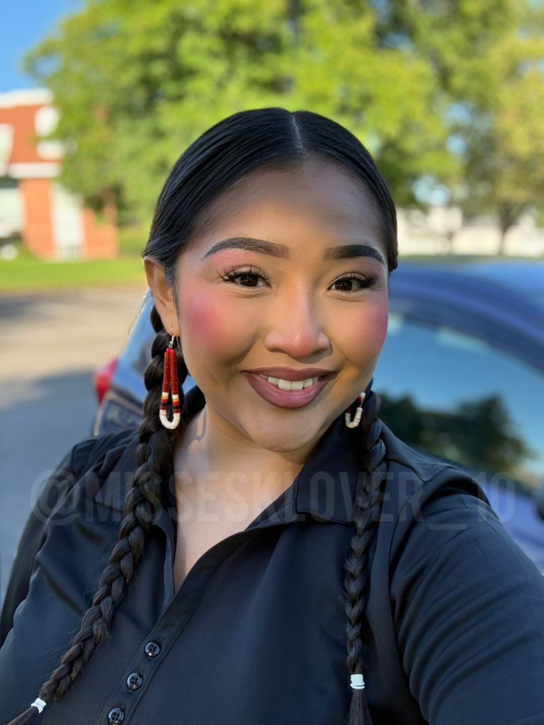 missesklover_10's tweet photo. It’s a great day to be indigenous🪶 and everyday🤎 #native #fyp #navajo #Wednesday #braids #MAU #NativeMAU #JewelryShow #MISSESKLOVER #fypシ゚viral #NewMexico #Arizona #IndianStocks https://t.co/Cr75lGlFb0