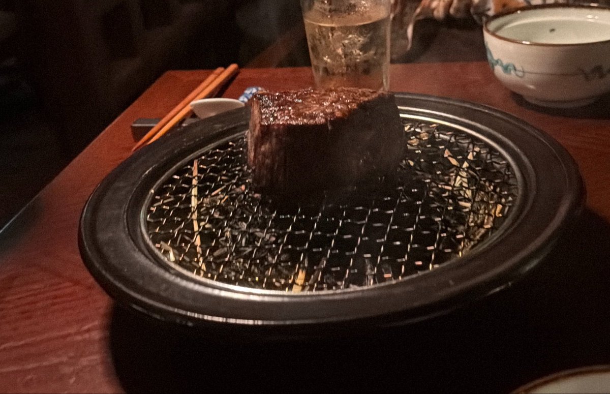 IshiMcCartney's tweet photo. 昨年結婚式を挙げたとこで晩御飯。お肉が美味しすぎた。 https://t.co/brTAmp1vTC