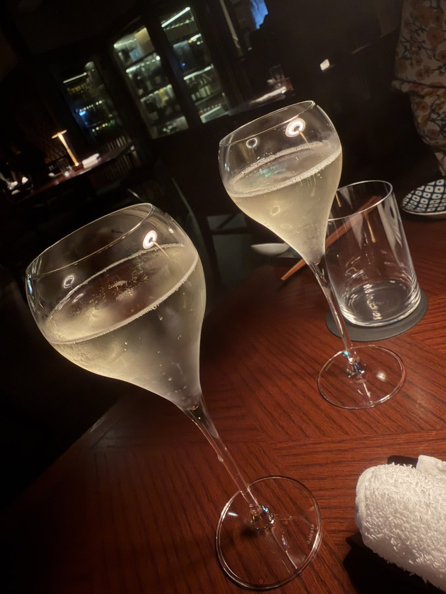 IshiMcCartney's tweet photo. 昨年結婚式を挙げたとこで晩御飯。お肉が美味しすぎた。 https://t.co/brTAmp1vTC