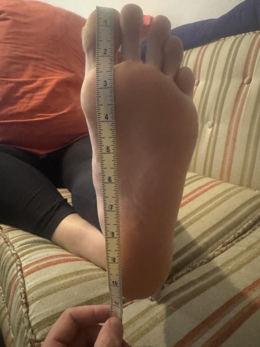 FootLongFeets's tweet photo. Are these feet big enough for you? 🤔 

#bigfeetgirl #giantessfeet https://t.co/0UBhf6mSX0