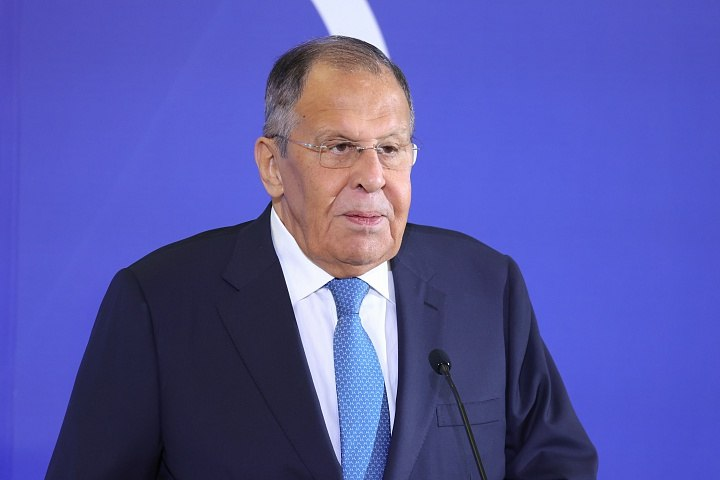 RusBotschaft's tweet photo. 🎙 Aus der Rede des russischen Außenministers Sergej Lawrow bei der Botschafterkonferenz zum Thema „Die Ukraine-Krise: Juristische Aggression des Westens“ (15. September 2026)
 
⚠️ Der Westen hat im Rahmen des Europarates jetzt ein neues pseudojuristisches Abenteuer begonnen und schafft ein „Sondertribunal für das Verbrechen der Aggression gegen die Ukraine“. Man versucht nicht einmal, Objektivität vorzutäuschen: Der Schuldige steht von vornherein fest. Dabei wird ignoriert, dass nur der UN-Sicherheitsrat feststellen kann, ob eine Angriffshandlung vorliegt, während eine der Konfliktparteien – die Ukraine – Mitbegründer dieses „Sondertribunals“ ist - das ist absurd.
 
Unter der Schirmherrschaft des Europarates wird auch ein „Kompensationsmechanismus“ - ein „Ukraine-Schadensregister“ und eine „Internationale Schadensersatzkommission für die Ukraine“ eingerichtet. Ziel ist es, dass die Ukraine und diejenigen, die sie im Westen steuern, Ansprüche gegen Russland prüfen und die Höhe der Entschädigungen selbst festlegen.
 
☝️ Wir rechnen damit, dass die Länder der Weltmehrheit sich nicht überreden lassen, sich diesen absolut illegitimen Initiativen anzuschließen. Ich sage es offen: Einen solchen Schritt kann Russland nur als unfreundlich und feindselig bewerten.

🔗 Quelle (https://t.co/9FzaajKt2v)
 
@RusBotschaft