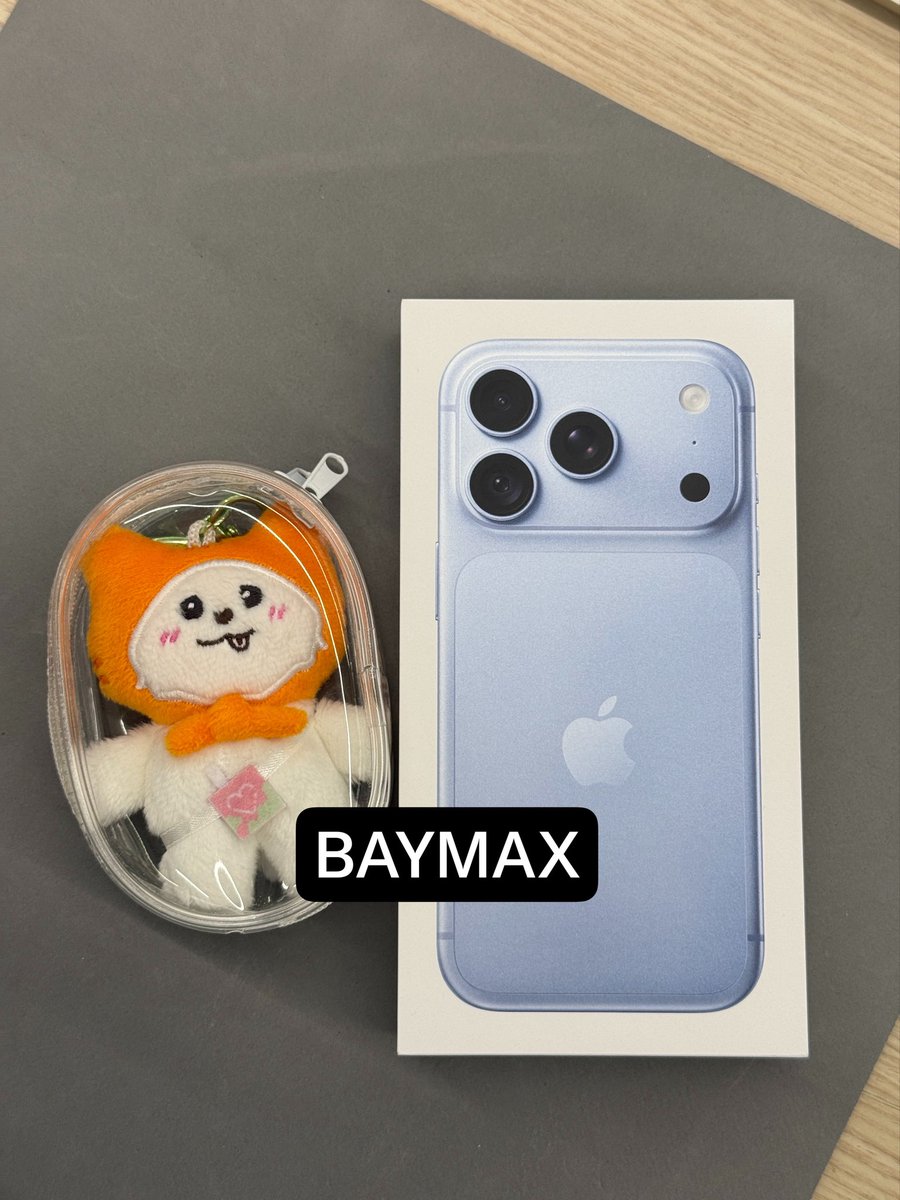 bodyguardchuu's tweet photo. Thank you @AIS_Thailand for inviting my babies to their event. Now, i’m eating cup noodles for the rest of the year 😂💖

Bought the blue one to match loverrukk ofc 🥰🩵 (yes, she bought it too) 

#iPhone18ProAISxMilkLove
#loverrukk #มินิฮาร์ทของเลิฟ https://t.co/DN722CJXW3