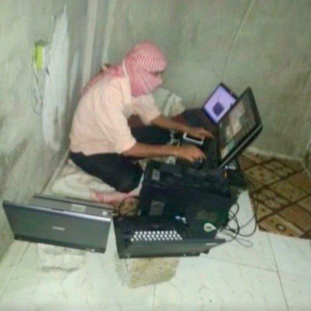 DMRorschach's tweet photo. True uni student life: https://t.co/1g1gG8IoOU