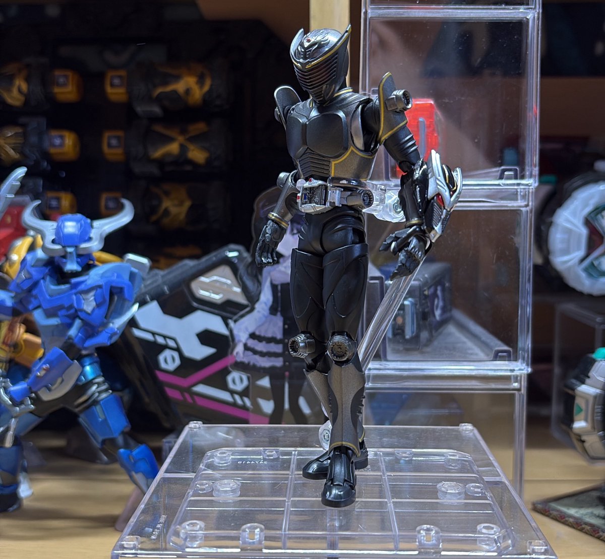 RIDER_hato01's tweet photo. 今日の持っている物の紹介
S.H.Figuarts 仮面ライダーリュウガ
#仮面ライダー　#仮面ライダー龍騎 https://t.co/JI4rnbAvVr