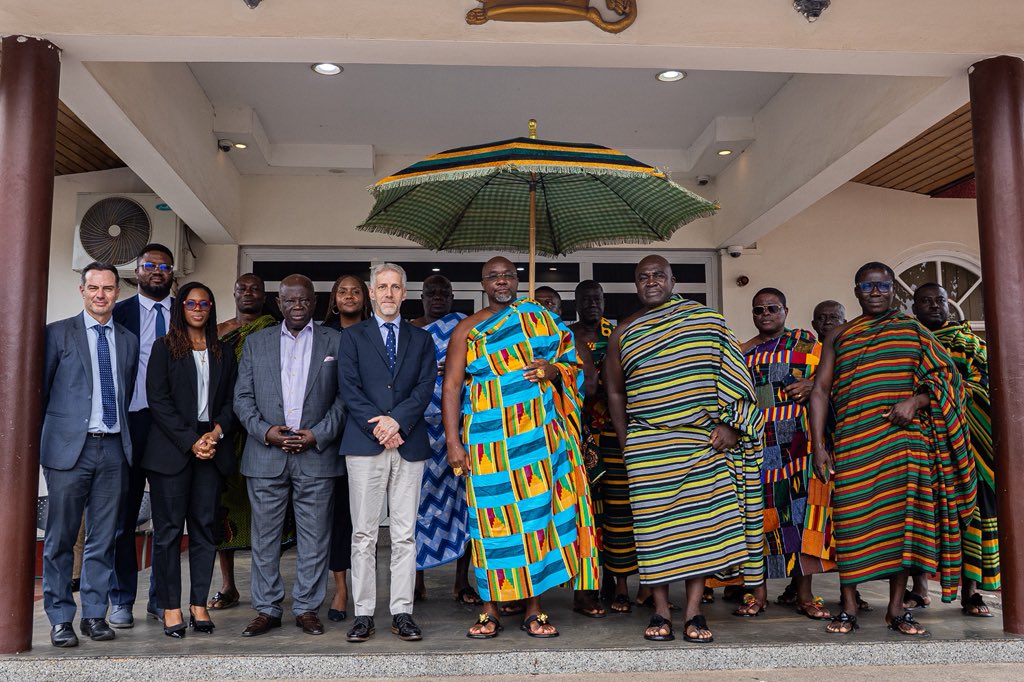 UKinGhana's tweet photo. The UK-Ghana partnership continues to create opportunities for trade, investment and shared prosperity. 
During a visit to Kumasi, the UK’s Trade Commissioner for Africa was honoured to pay a courtesy call on the Representative of His Majesty Otumfuo Osei Tutu II, MampongHene Daasebre Osei Bonsu . Their discussions explored ways to deepen trade and investment ties, support economic development and strengthen
 the impact of UK-supported projects in the Ashanti Region. 
🇬🇧🇬🇭 #UKGhanaPartnership #TradeAndInvestment #AshantiRegion #UKinGhana