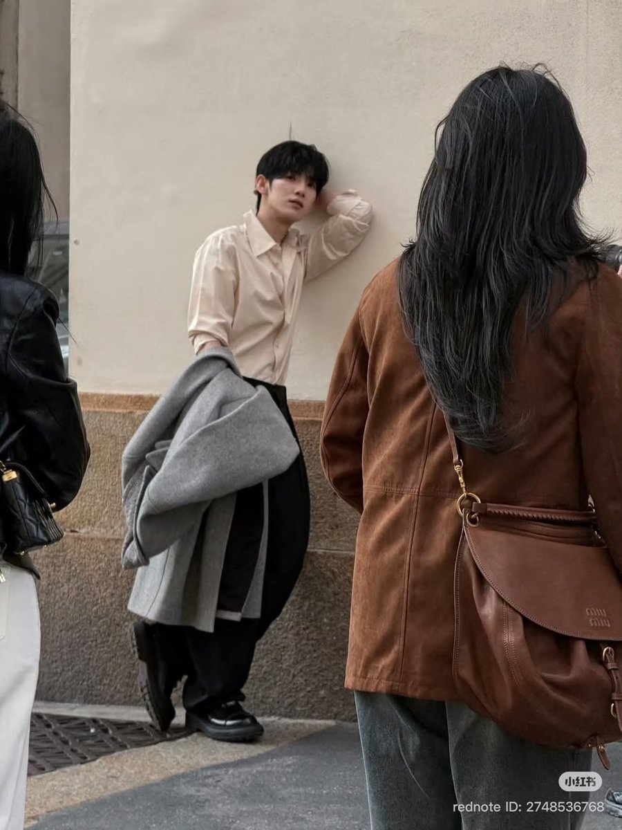 Konoha_1218's tweet photo. Visual cực phẩm của Siwoo chuẩn bị công phá kinh đô thời trang! SIWOO MILAN FASHION WEEK SS27 chắc chắn sẽ bùng nổ, cùng chờ đón nhé. 
#PARKSIWOOMFWSS27 
#PARKSIWOO 
#박시우 https://t.co/WFrRHz3p4J