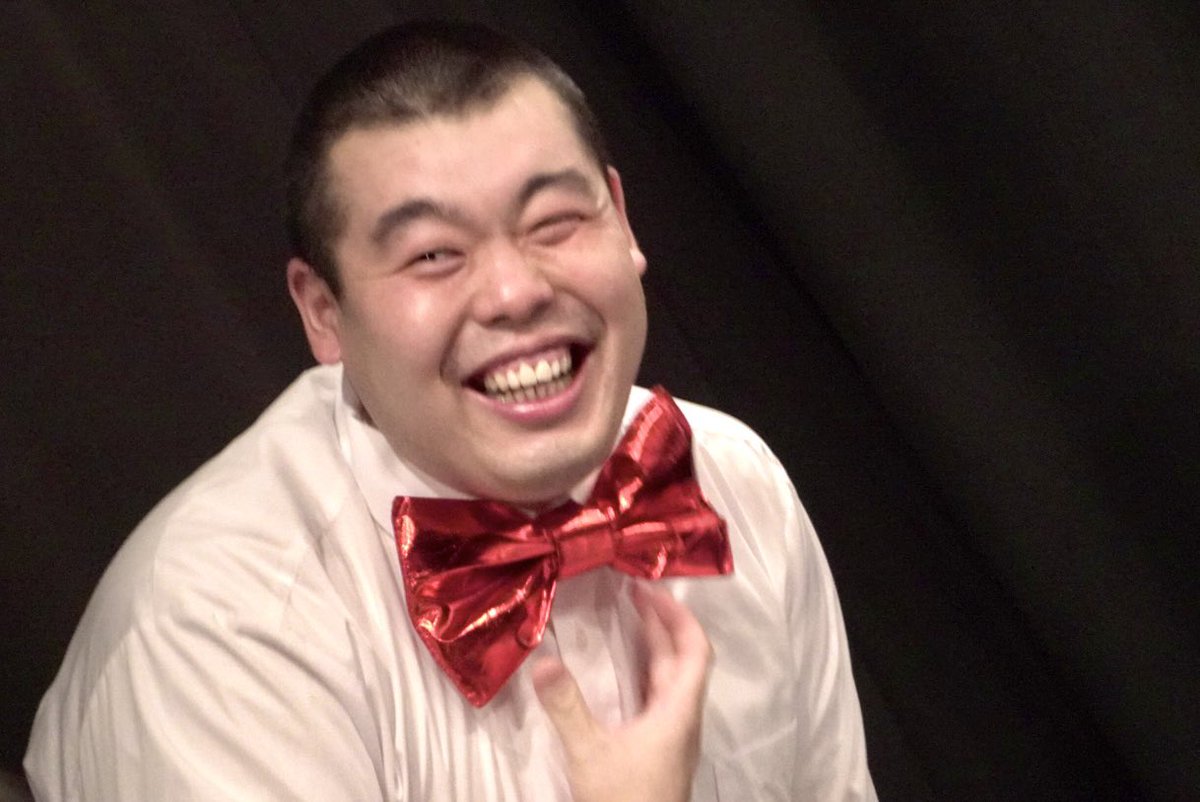 prprmmkn's tweet photo. 浪速の狂犬、関東のストレートツッコミ、勉強コント師、新潟の眼鏡コント師、遅刻して失格になりかけた金澤さん（）のおにぎりくんが大好きなゲストを迎えた渡部クイズ大会 〜最終回〜🫶🏻舞台上で虫を駆除する時間あった🪰おにぎりくんの「うさぎ〜‼️」の真似と館長イジりをするヤマゲンさんと、 https://t.co/z0kCM2uek0