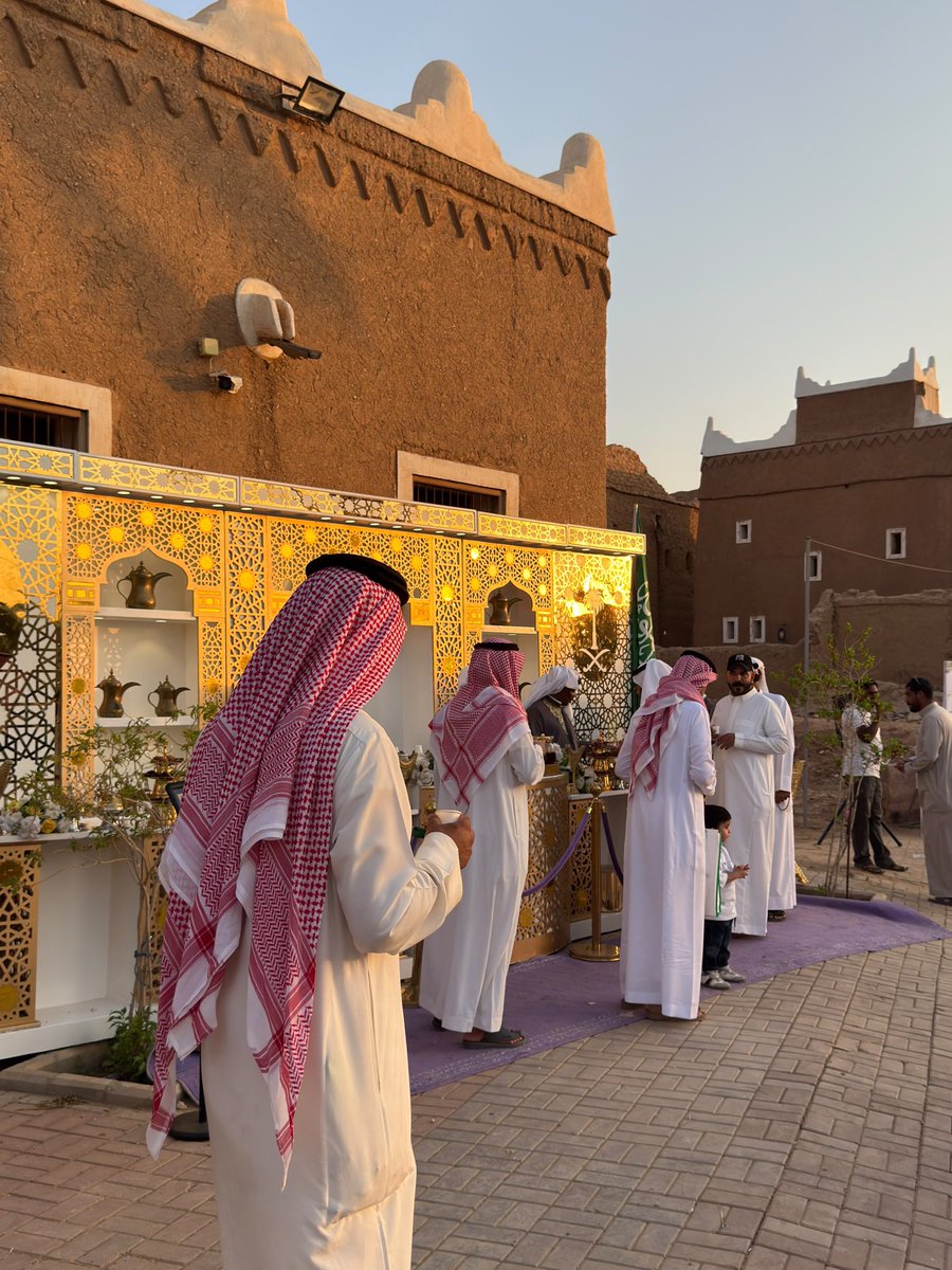 TanmiaHarmah's tweet photo. 🇸🇦 بمناسبة اليوم الوطني السعودي الـ96، شاركت جمعية التنمية الأهلية #بحرمة التاريخية في تنظيم فعالية مجتمعية احتفاءً بهذه المناسبة الغالية، بهدف إبراز منجزات وطننا العزيز وتعزيز قيم الانتماء والاعتزاز بالوطن لدى الأطفال والعوائل الحاضرة.

وتخلل الفعالية عدد من الفقرات الترفيهية المتنوعة التي أضفت أجواءً من الفرح والبهجة، إلى جانب تقديم الضيافة للحضور، في أجواء وطنية مميزة تعكس مشاعر الفخر والاعتزاز بالوطن. 💚🇸🇦

#اليوم_الوطني_السعودي96
#رويتنا_بطبعنا
#جمعية_التنمية_الأهلية_بحرمة
#حرمة
#اليوم_الوطني_96