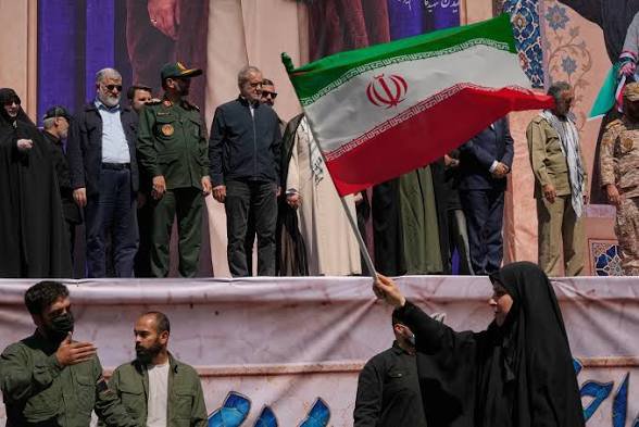 morsa44508's tweet photo. 🇮🇷🇺🇸 The Iran-US talks may not be a breakthrough—but there’s a detail you shouldn’t miss.

Iran’s position, the Strait of Hormuz and what could come next are all explained here.

👉 Read more:
https://t.co/tWvUc4kIpI

#IranUS #Iran #USA #Hormuz #GlobalNews https://t.co/HynovfrkQU