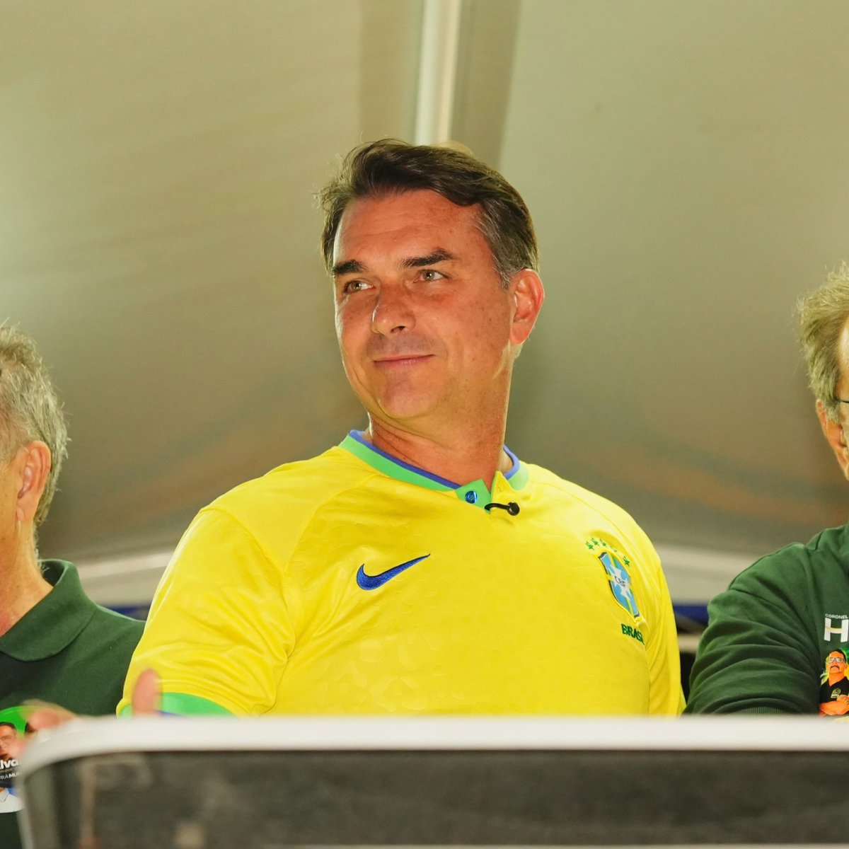 eixopolitico's tweet photo. 🇧🇷 ELEIÇÕES 2026 | PRESIDENTE: MG

🔴 Lula (PT): 48,8% (+4,5)
🟢 Flávio Bolsonaro (PL): 43,4% (+8)
🟡 Renan Santos (Missão): 3,6% (−2,6)
🟠 Augusto Cury (Avante): 1,6% (−7,3)
🟠 Romeu Zema (Novo): 0,8% (−1,1)
🔵 Ronaldo Caiado (PSD): 0,5% (−0,9)
⚫ Outros: 0,6% (−0,1)
⚪️ Branco/nulo: 0,7% (=)
❔ Não sabe: 0,1% (−0,3)

📊 AtlasIntel/Estadão
📅 15-20/setembro
1.799 entrevistados • ±2 p.p. • Recrutamento digital aleatório
Registro TSE: BR-06996/2026