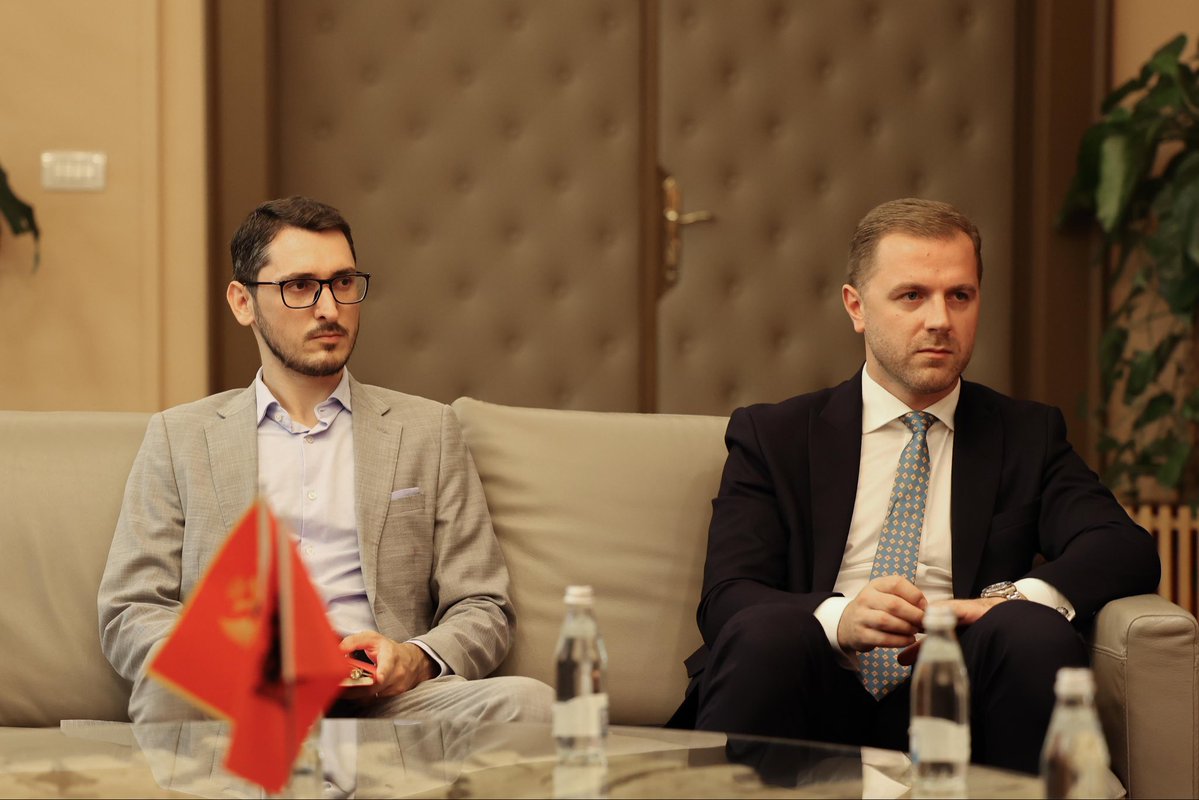mdukaj1's tweet photo. 🇲🇪🤝🇦🇱 Zadovoljstvo mi je bilo da se u Tirani sastanem sa ministrom unutrašnjih poslova Albanije, Ervinom Demom.

Tokom sastanka fokusirali smo se na razmjenu iskustava i najboljih praksi u oblasti lokalne samouprave, kao važnom prostoru za jačanje naše bilateralne saradnje.

Albanija je uvijek bila oslonac Albancima u Crnoj Gori i parterski susjed na našem zajedničkom putu ka integraciji u Evropsku uniju🤝