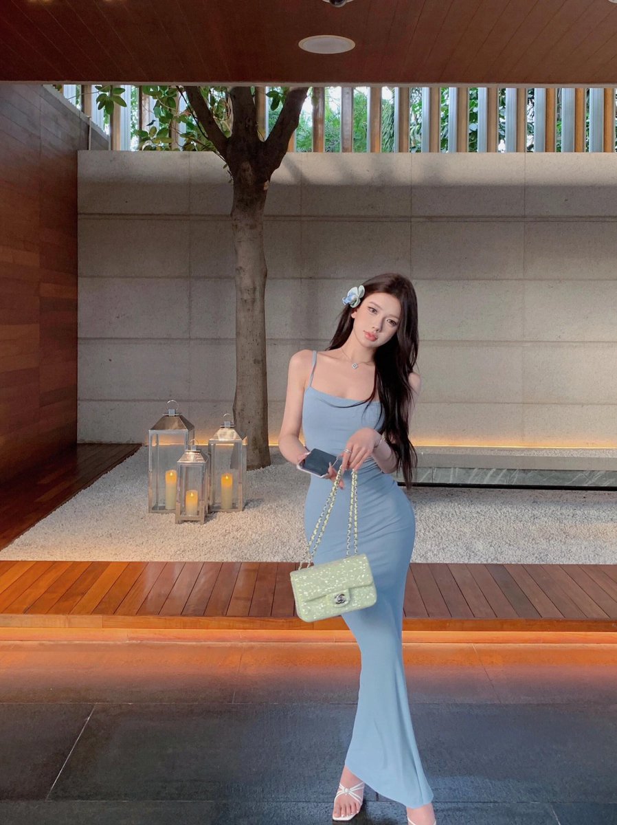 Jayky6668's tweet photo. A blue dress perfect for autumn https://t.co/q2LiL7Zcrq