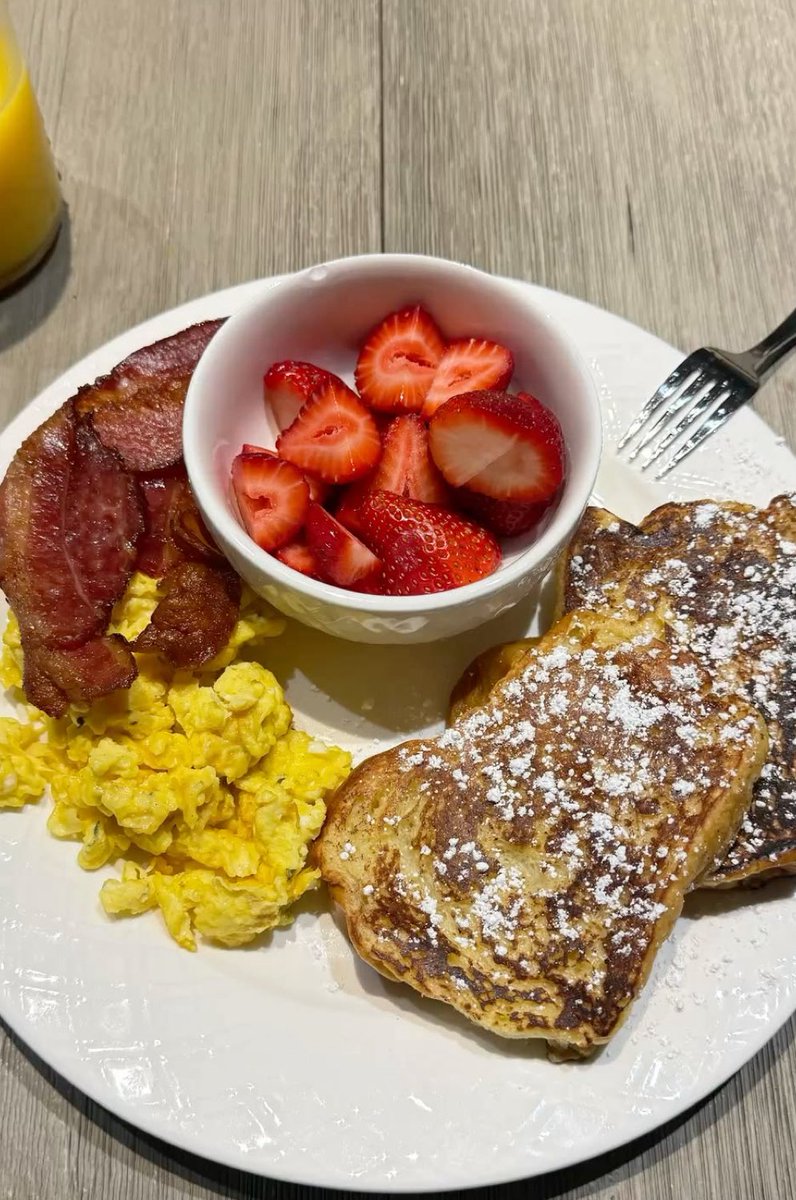 avaclementss's tweet photo. might have went a little overboard for breakfast,but he deserves it. https://t.co/8lg1U66Gw4