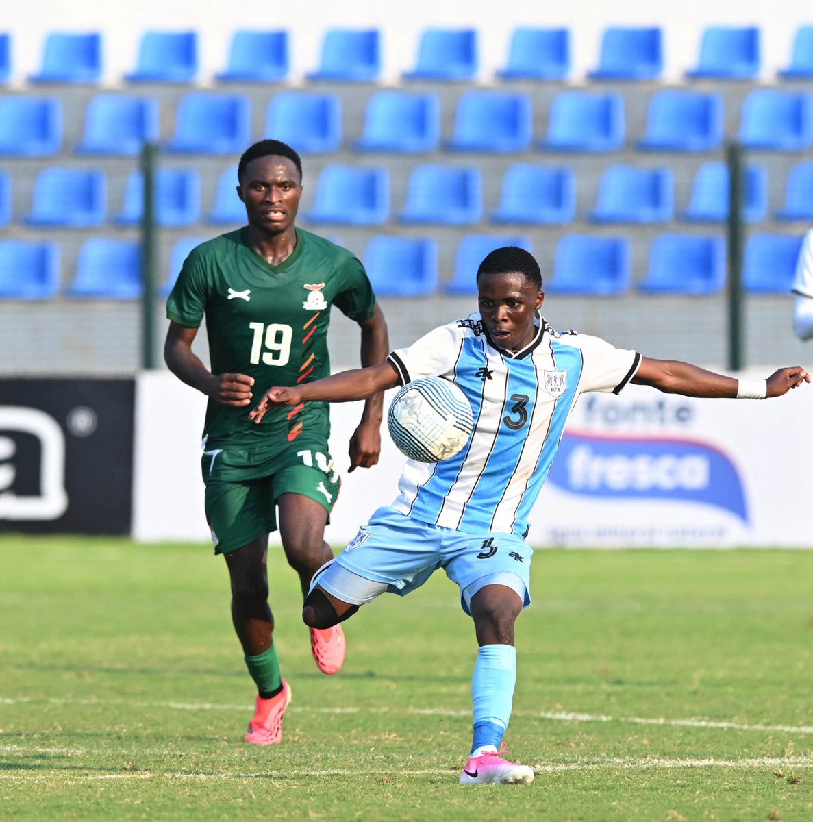 COSAFAMEDIA's tweet photo. FULL TIME
ZAMBIA ๐ฟ๐ฒ 3๏ธโฃ ๐ 1๏ธโฃ ๐ง๐ผ BOTSWANA
โฝ๏ธ #13 Daniel Silubonde ๐ฟ๐ฒ
โฝ๏ธ #21 John Foloko ๐ฟ๐ฒ
โฝ๏ธ #17 Kent Murandu ๐ง๐ผ
๐ฅ Zambia take all three points after a lively contest in Maputo.
#COSAFAU20 #COSAFA #ZAMvBOT #Maputo2026 #Football https://t.co/IEnjWjhwRj