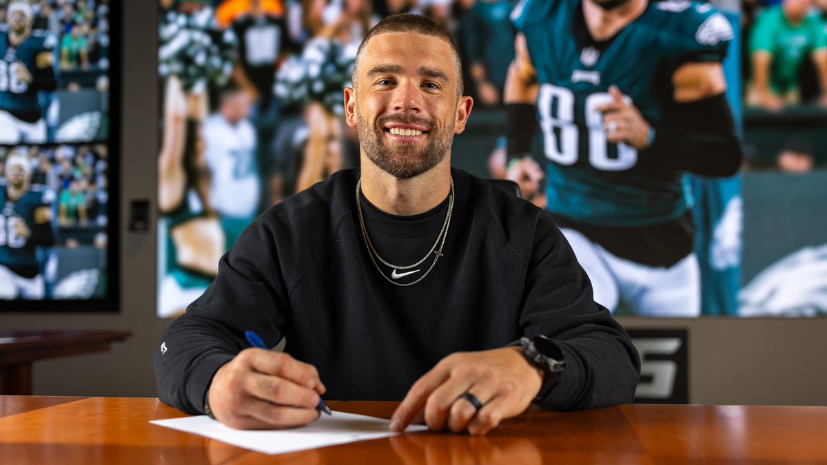 BirdGangteam's tweet photo. 🚨 ZACH ERTZ IS BACK IN PHILLY! 🦅💚

The Eagles have officially brought back TE Zach Ertz.
🏆 Super Bowl champion
⭐ 3× Pro Bowler
🦅 579 career receptions as an Eagle
📈 Just 11 catches away from the Eagles' franchise record
Welcome home, Zach!
#FlyEaglesFly #Eagles #ZachErtz https://t.co/H8PzwJbfly
