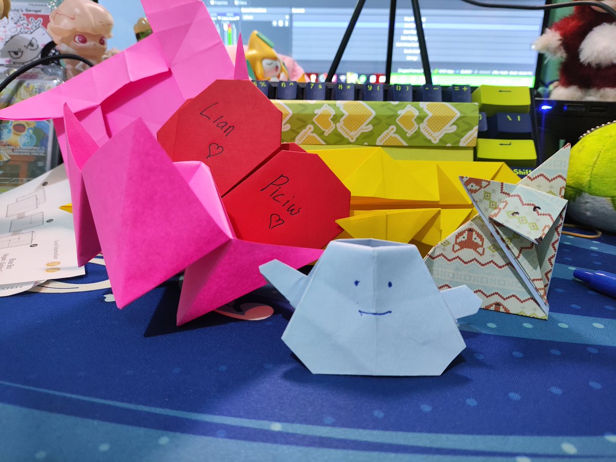 Juleanjule_vt's tweet photo. wkwkwk OTSU OTSUUUKAALEE
hasil nya tidak sesuai ekspektasi yaahh wkwkwk 
ternyata aku terlalu meremehkan seni origami inii... 
next aku bakal coba lebih baik lagi kalo stream origami lagii... 
makasih yaa semuanyaahh https://t.co/K3h6Gn5IJT