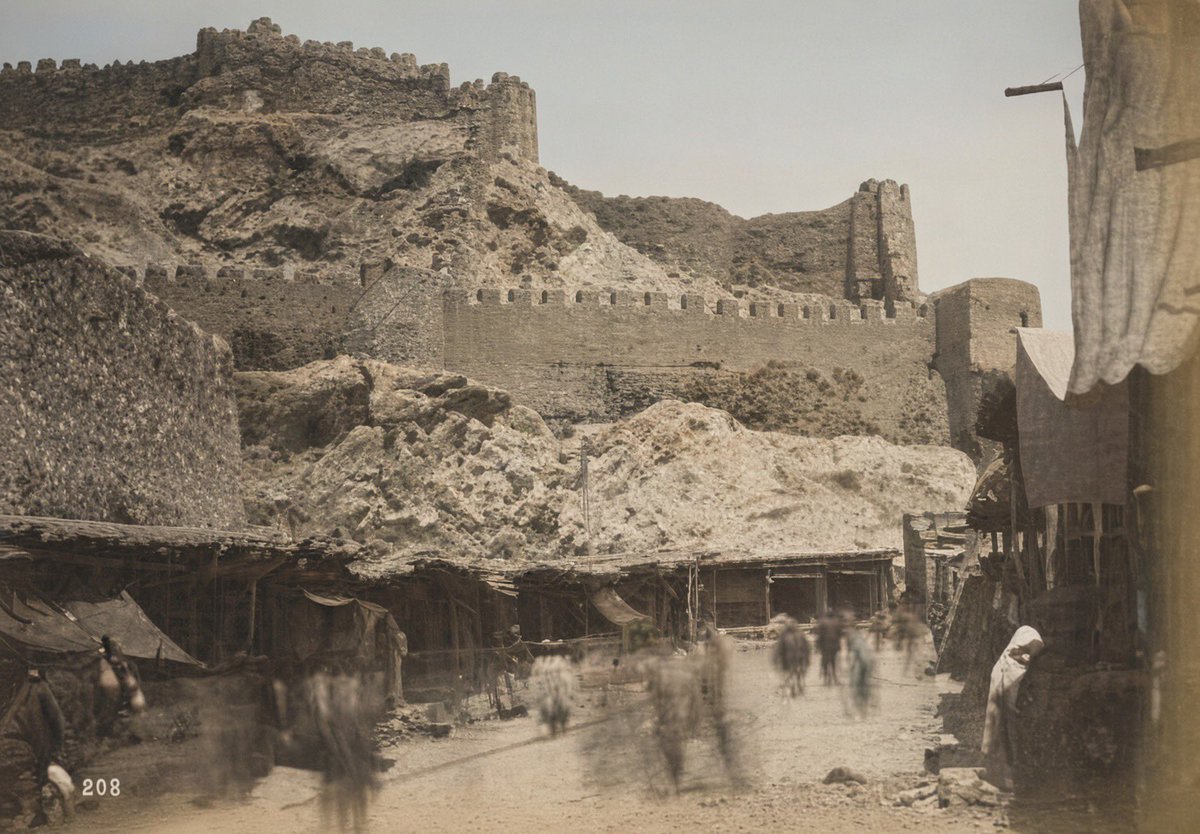 NimetullahAtal's tweet photo. 1881, Kağızman (Kars) — Koçer çadırları; tarihi Van şehrinden bir görünüm; Doğubayazıt ve Bitlis…

Bir dönemin şehirlerinden ve yaşamından birkaç kare.

Fransız Milli Kütüphanesi Arşivi. https://t.co/tFHRKSGHOR