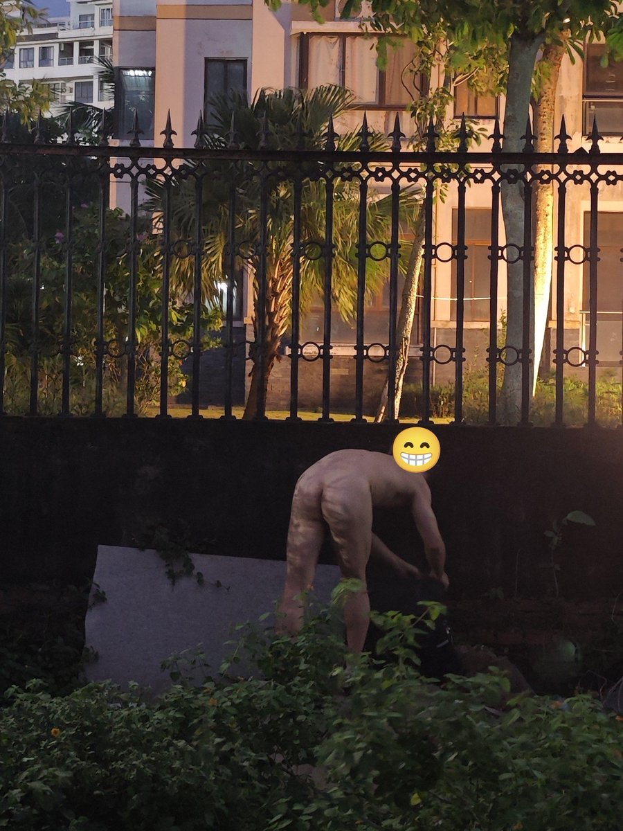 ShapeOf_man's tweet photo. 尝试在天体后翻围墙到小区里继续暴露 #天体 #gay  #top #top1 #暴露 https://t.co/ekrghx9C9X