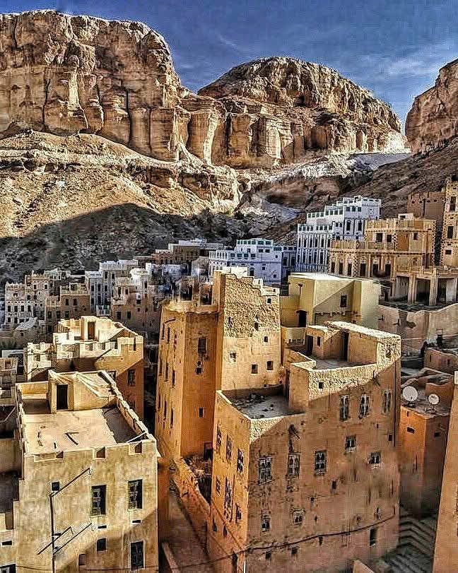Jiggynonstop_'s tweet photo. This image appears to show the historic village of Khaylah (or Khaylla) in Wadi Dawan, located within the Hadhramaut region of Yemen. https://t.co/Dsj5VGpejY