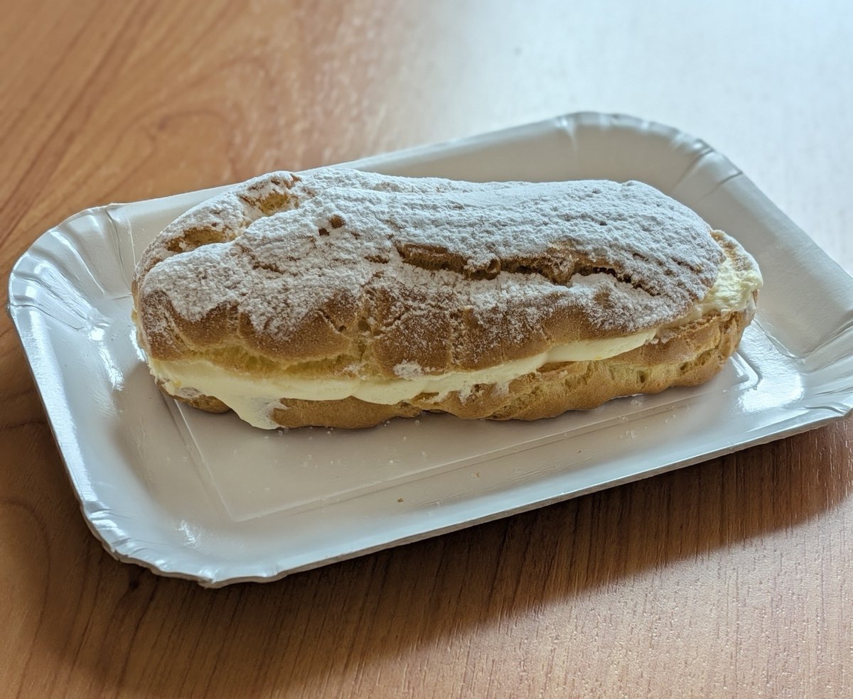 iris_0130's tweet photo. イタリア語ではファンタジアでしょうか。地元で採れた新鮮なミルクで作られたたっぷりの生クリームが素晴らしく美味しいです😋 https://t.co/Emmr6HVujI