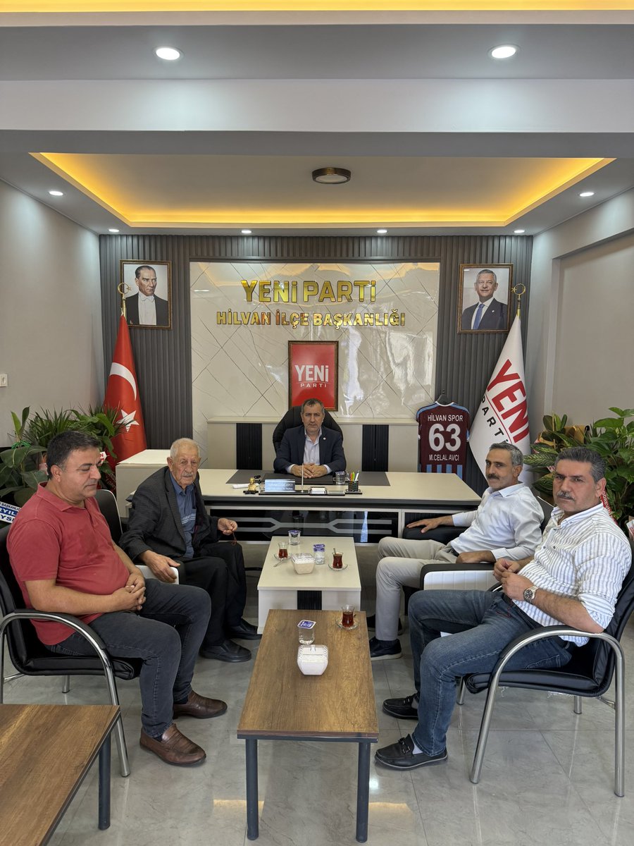 mehmetcelalavci's tweet photo. Önceki dönem Belediye Meclis Üyesi Sayın Kamil Akdemir, önceki dönem Bağlar Mahallesi Muhtarımız Sayın Ziyaddin İnal ve Külaplı köyünden kıymetli kirvemiz Mehmet Narin, ilçe başkanlığımızı ziyaret ettiler.

Nazik ziyaretleri için teşekkür ediyoruz.
@yenipartiyiz @urfayeniparti https://t.co/wKZxuPRJFW