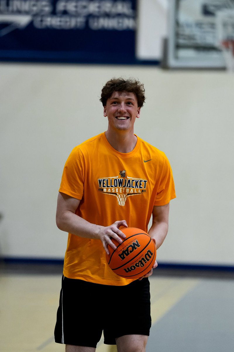 MSUBMBB's tweet photo. 𝓕𝓲𝓻𝓼𝓽 𝓛𝓸𝓸𝓴👀

First look of the Kiwi in Billings📍

#MSUBSPORTS | #MSUBMBB | #DRC https://t.co/gWoWjnyH7o