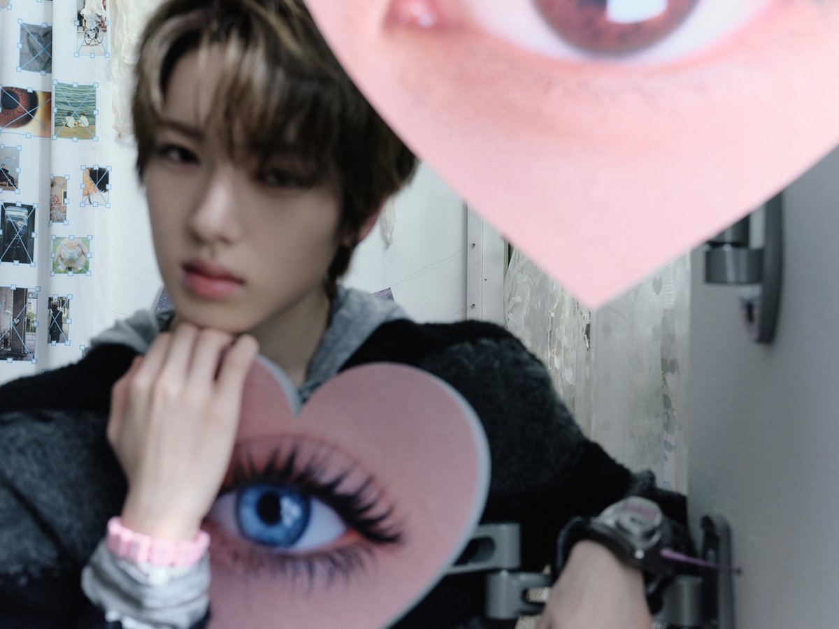 jjadawish's tweet photo. ㅅㅋㅇ가 왜 이렇게 눈에 집착하는지 아시는 분?

만약에 눈 한쪽 시력 떨어져가는 오른쪽 분 때문에 저렇게 눈에 집착해서 찾으러 다니는 거면 어떡해요 https://t.co/GIT1HZuctP