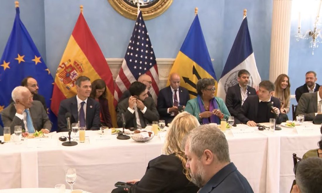 TonioAbrazo's tweet photo. Kicillof reuniéndose con los principales promotores de la campaña ANTI ARGENTINA.

La oposición más cipaya de la historia. https://t.co/mZtvvIzfQg