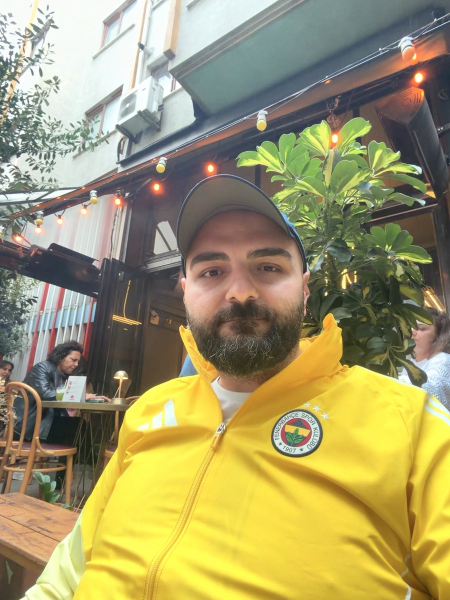 avozan_'s tweet photo. Küff Kolektif’te keyifli bir akşamüstü, buranın americano’sunu çok övdüler😊 https://t.co/FplfOrG2FB